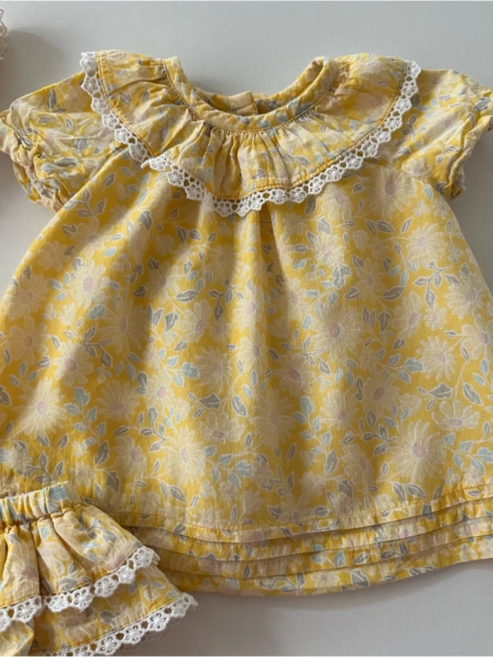 cupcakes & cashmere 12 Months Baby Girl Yellow Floral Outfit Set Bonnet Top